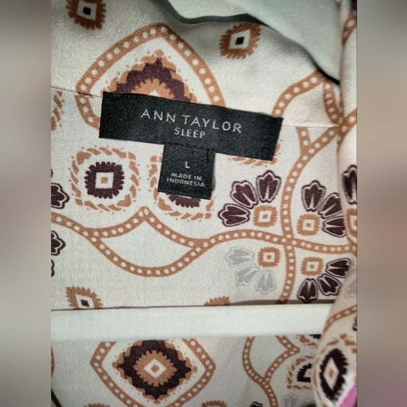 Ann Taylor (Size L) Multicolored Medallion Pattern (2PC) Matching Pajama Set - Picture 3 of 16